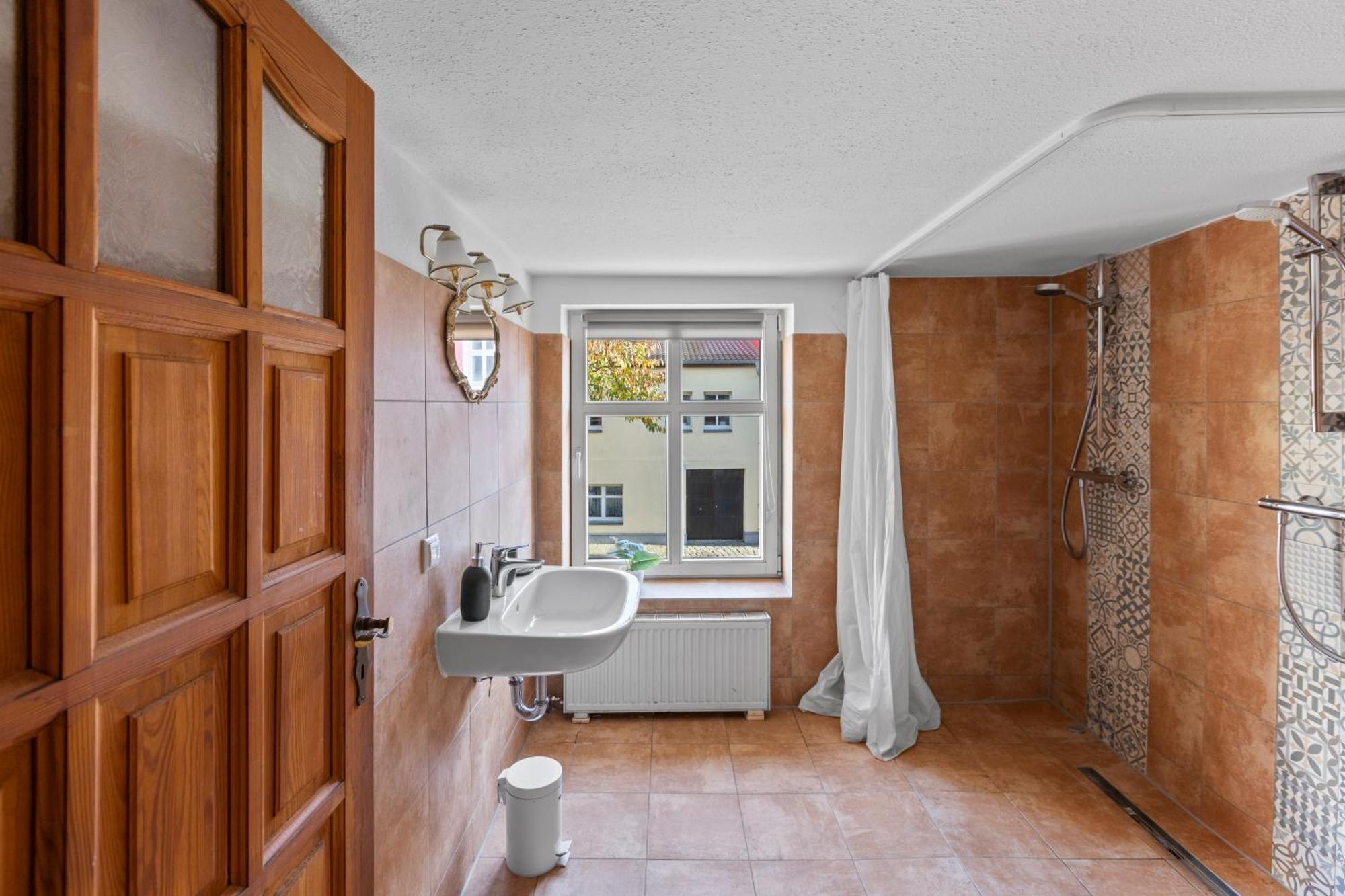 Sabina Monteurwohnung I 75 Zoll Tv I Kueche I Bad I Backofen I Trebbin Buitenkant foto